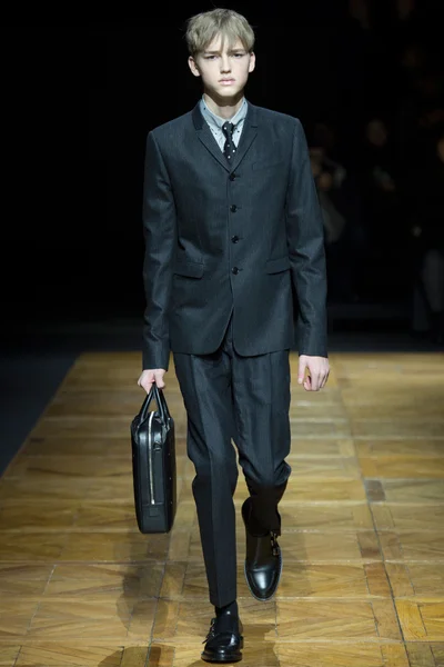 Look 10